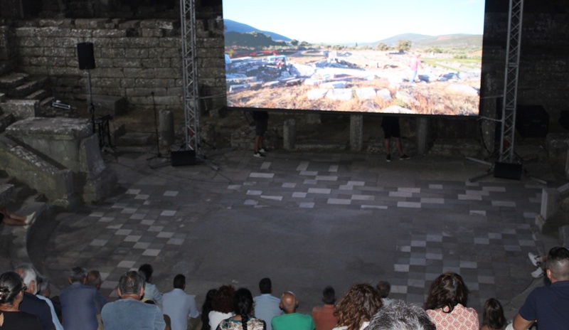 Προβλήθηκε το ντοκιμαντέρ «Ο διάλογος του Θέμελη» προσφέροντας πολύτιμες πληροφορίες για τις αρχαιολογικές του ανασκαφές 5