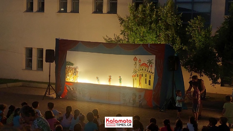 Ενθουσίασε μικρούς και μεγάλους η παράσταση Καραγκιόζη στο Υπαίθριο Αμφιθέατρο του Νέου Δημαρχείου 11