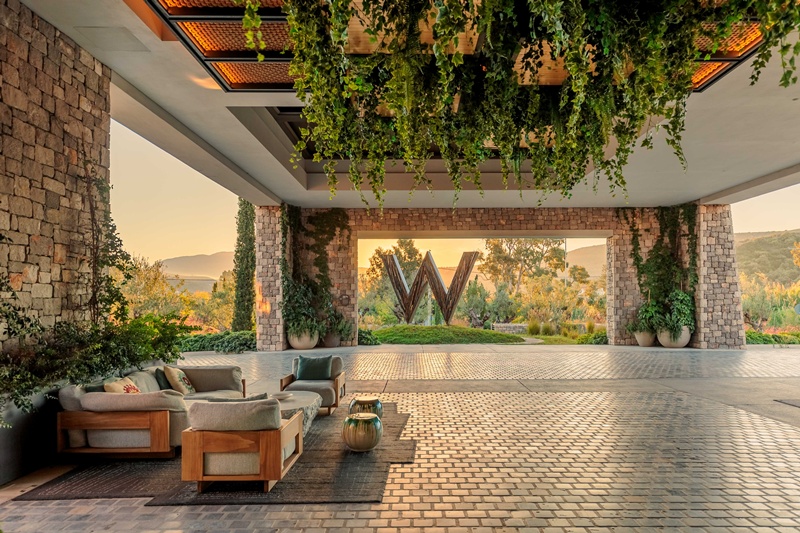 W Costa Navarino x Cozmo Athens παρουσιάζουν τα Electro Vibes 10