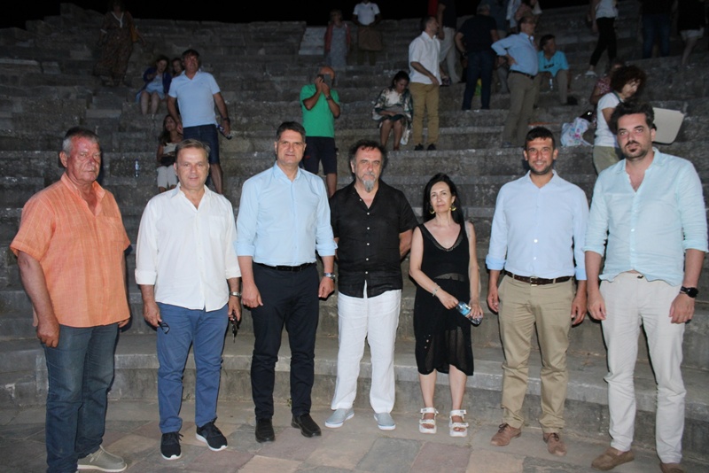 Προβλήθηκε το ντοκιμαντέρ «Ο διάλογος του Θέμελη» προσφέροντας πολύτιμες πληροφορίες για τις αρχαιολογικές του ανασκαφές 7