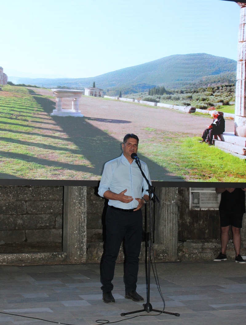 Προβλήθηκε το ντοκιμαντέρ «Ο διάλογος του Θέμελη» προσφέροντας πολύτιμες πληροφορίες για τις αρχαιολογικές του ανασκαφές 6