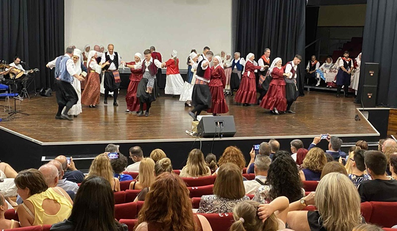 Με επιτυχία το 4ο Αντάμωμα Παραδοσιακών Χορών Δήμου Καλαμάτας 1