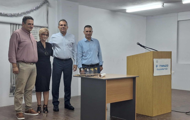 Τιμήθηκε Ομογενής για δωρεά στο 6ο Γυμνάσιο Καλαμάτας 20 Τιμήθηκε Ομογενής για δωρεά στο 6ο Γυμνάσιο Καλαμάτας 9