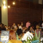 «Η Ποικιλία» άναψε φωτιές στην Καλαμάτα – Εντυπωσιακά εγκαίνια με γεύσεις στα κάρβουνα! 57