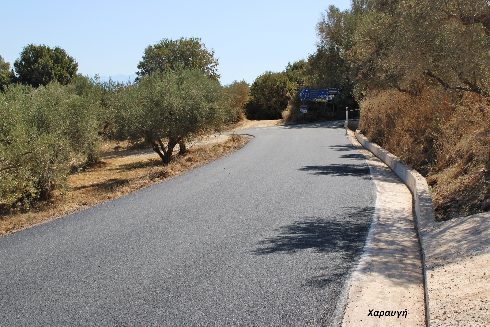 Ασφαλτοστρώσεις αγροτικών δρόμων σε Χαραυγή και Μάνεσι από τον Δήμο Μεσσήνης 15 Ασφαλτοστρώσεις αγροτικών δρόμων σε Χαραυγή και Μάνεσι από τον Δήμο Μεσσήνης 8