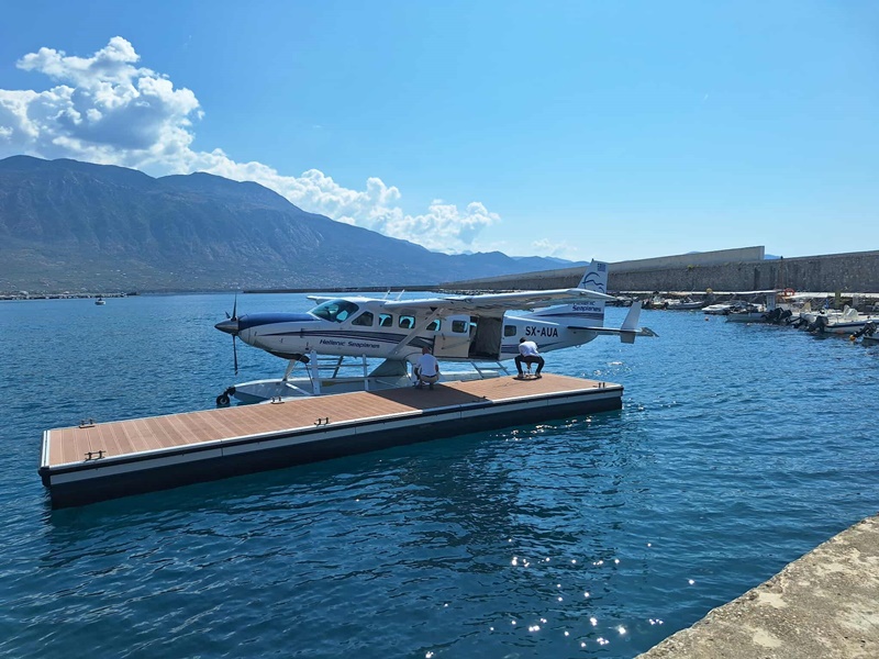 Προσθαλασσώθηκε το πρώτο υδροπλάνο στο λιμάνι της Καλαμάτας 4