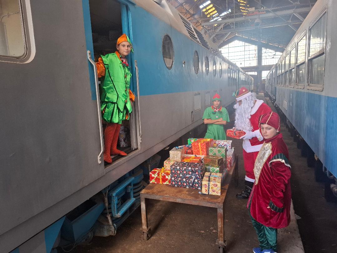 Ο Άγιος Βασίλης έρχεται με το ΤΡΕΝΟ στην Καλαμάτα την Παραμονή της Πρωτοχρονιάς! 6