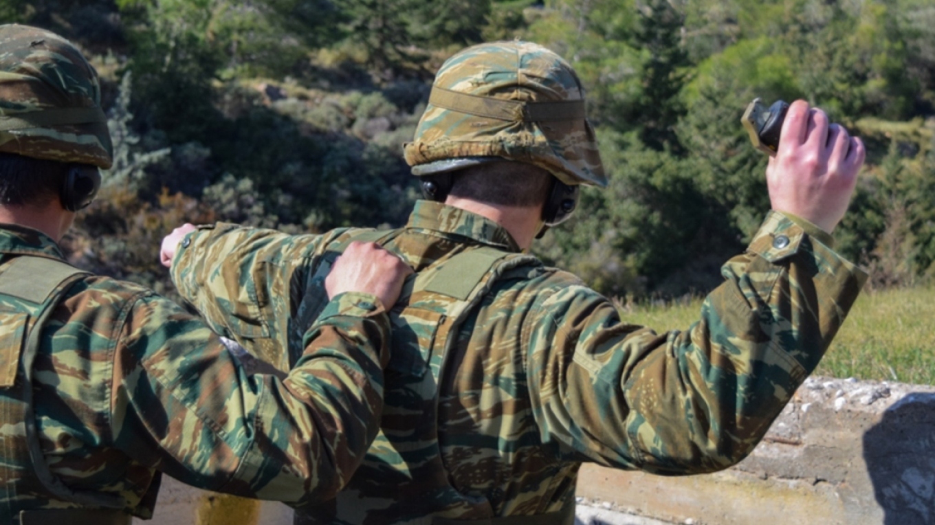 Τραγωδία στη Ρόδο: Ενας στρατιώτης νεκρός και ένας βαριά τραυματίας από έκρηξη χειροβομβίδας 1