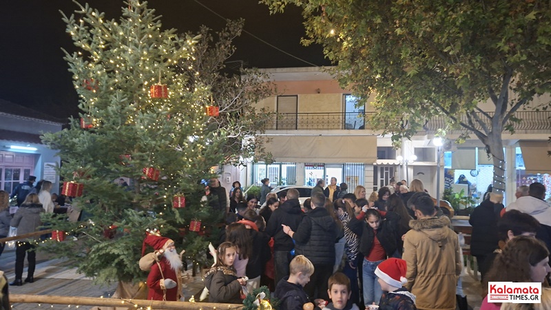 Σε γιορτινό κλίμα η φωταγώγηση του Χριστουγεννιάτικου Δέντρου στην Κοινότητα Άριος 11