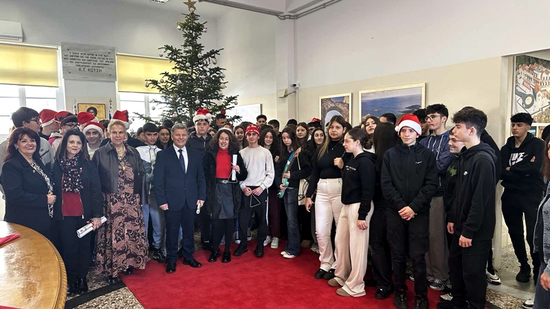 Εθιμοτυπική επίσκεψη στον Μητροπολίτη Μεσσηνίας και κάλαντα στην Περιφερειακή Ενότητα ενόψει των εορτών 7