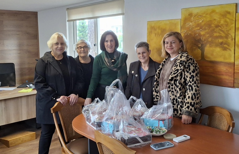 Επίσκεψη του Συλλόγου Γυναικών Κυπαρισσίας «Η Γαία» στο Νοσοκομείο ενόψει των εορτών 1