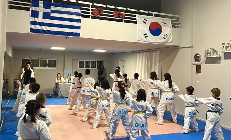 Τρία μετάλλια για τον Α.Σ. Δίας Καλαμάτας στο Πανελλήνιο Κύπελλο Ταεκβοντό στο ΣΕΦ 23 Τρία μετάλλια για τον Α.Σ. Δίας Καλαμάτας στο Πανελλήνιο Κύπελλο Ταεκβοντό στο ΣΕΦ 12