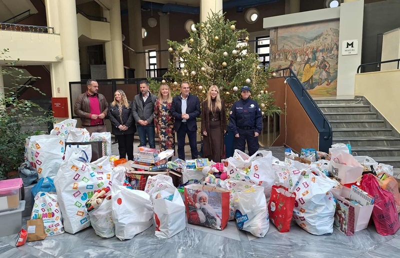 Με επιτυχία η χριστουγεννιάτικη δράση «Αϊ-Βασίλης Από Παιδί σε Παιδί» – Χαμόγελα σε δεκάδες παιδιά στη Μεσσηνία 1