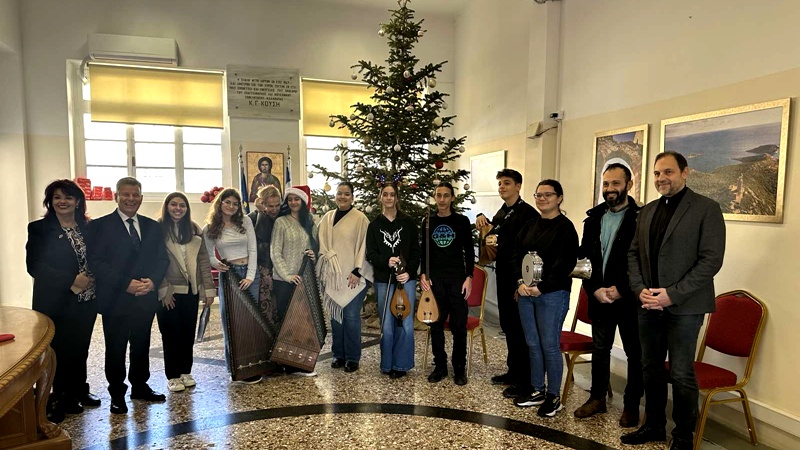 Εθιμοτυπική επίσκεψη στον Μητροπολίτη Μεσσηνίας και κάλαντα στην Περιφερειακή Ενότητα ενόψει των εορτών 10