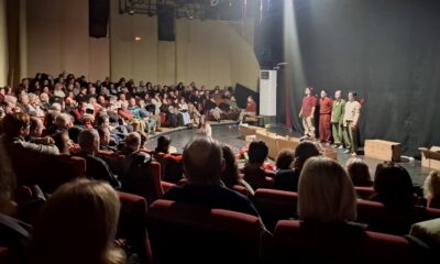 Με κατάμεστο αμφιθέατρο το «Μίστερο Μπούφο» της Θεατρικής Ομάδας της ΚΝΕ στην Καλαμάτα 1