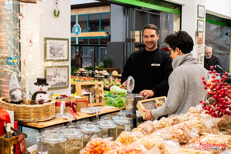 Οπωροπωλείο Γυφτέας: Τέσσερις γενιές ιστορίας στην καρδιά της Κεντρικής Αγοράς Καλαμάτας 10 Οπωροπωλείο Γυφτέας: Τέσσερις γενιές ιστορίας στην καρδιά της Κεντρικής Αγοράς Καλαμάτας 5