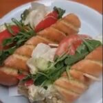 Luna Lounge: Το all-day σημείο συνάντησης που συνεχίζει την ιστορία της Στοάς Βαρβουτσή 17