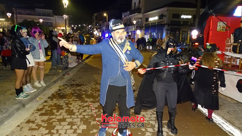 Χιλιάδες καρναβαλιστές στη νυχτερινή παρέλαση της Καλαμάτας (ΒΙΝΤΕΟ) 126