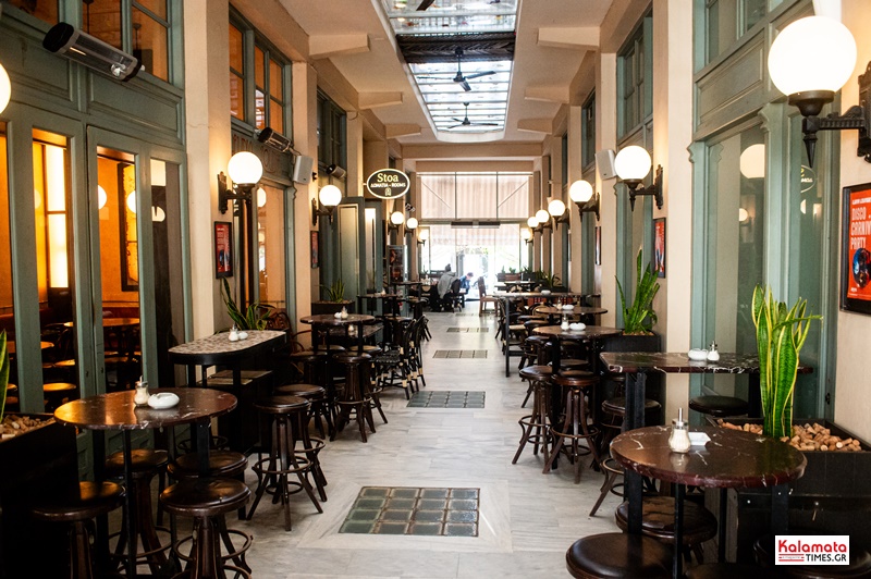 Luna Lounge: Το all-day σημείο συνάντησης που συνεχίζει την ιστορία της Στοάς Βαρβουτσή 10