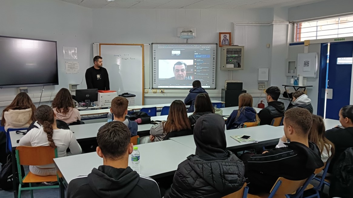 «Καλλιεργώντας Κριτικούς Αναγνώστες»: Πιλοτικό πρόγραμμα στο 5ο ΓΕΛ Καλαμάτας ενισχύει τη δημοσιογραφική παιδεία των μαθητών 7