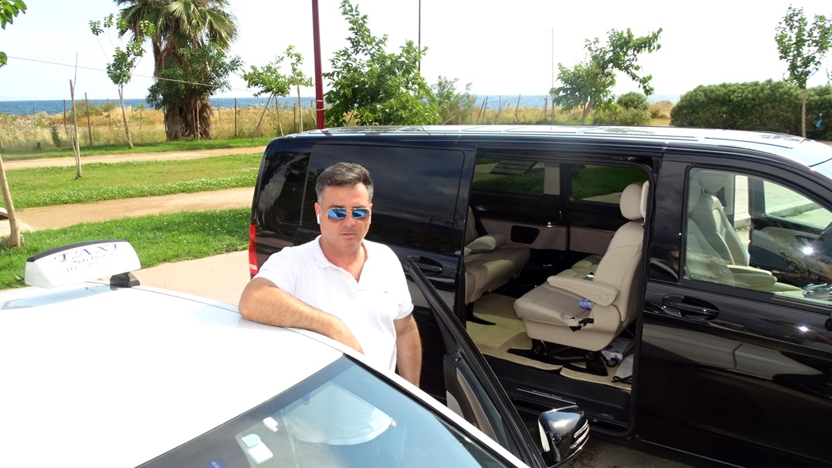 Ταξί στην Καλαμάτα: Οι υπηρεσίες του TAXI Nicholas για αεροδρόμιο, VIP μετακινήσεις και groups 15