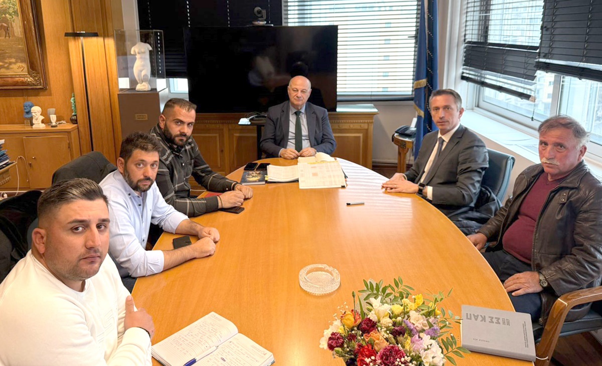 Πίεση για λύσεις σε ελαιοπαραγωγή, ΕΛΓΑ και γραφειοκρατία — Συνάντηση Μαντά-Τσιάρα με νέους αγρότες 3