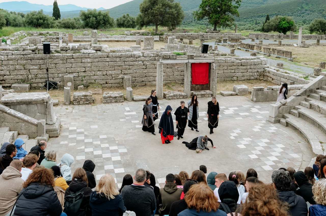 Αρχαία Μεσσήνη: Θερμό χειροκρότημα για τις «Τρωάδες» από το 2ο Γυμνάσιο Καλυβίων 11