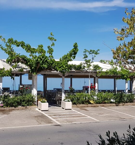 Τα «Καβουράκια» στη Μικρή Μαντίνεια: Στέκι με ιστορία, γεύσεις θάλασσας και αυθεντική καλοκαιρινή εμπειρία 64