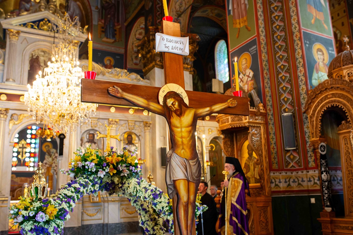 Ο Εσπερινός της Αποκαθήλωσης στον Ιερό Μητροπολιτικό Ναό της Υπαπαντής του Χριστού Καλαμάτας 7