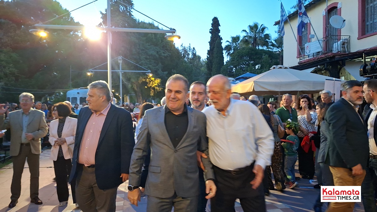 Τιμητική βράβευση στον Νίκο Κισκήρα στα εγκαίνια της 13ης Ανθοκομικής Έκθεσης Καλαμάτας 25 Τιμητική βράβευση στον Νίκο Κισκήρα στα εγκαίνια της 13ης Ανθοκομικής Έκθεσης Καλαμάτας 14