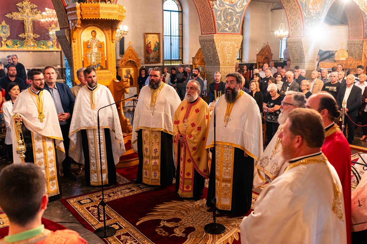 Με λαμπρότητα ο Εσπερινός της Αναλήψεως και των Αγίων Κωνσταντίνου και Ελένης στην Καλαμάτα 28 Με λαμπρότητα ο Εσπερινός της Αναλήψεως και των Αγίων Κωνσταντίνου και Ελένης στην Καλαμάτα 17
