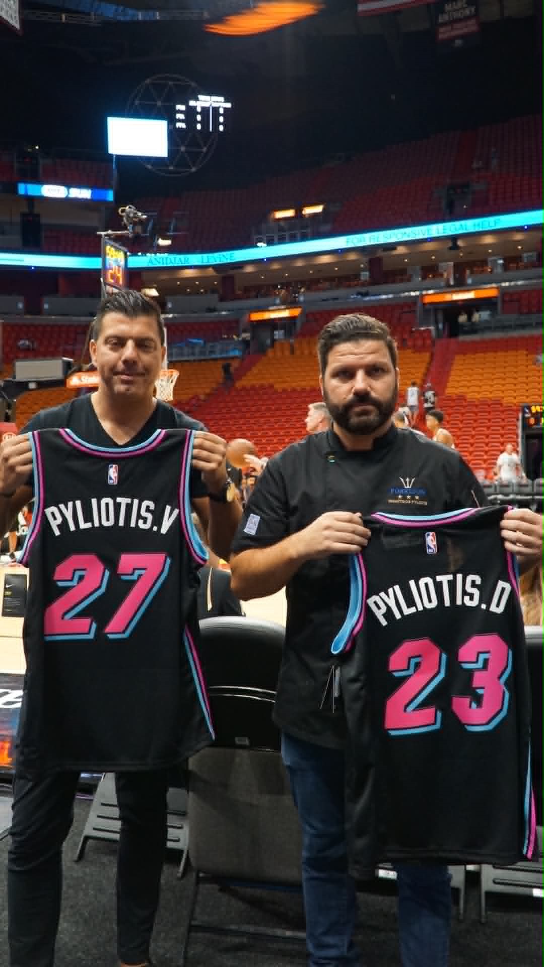 Από την Καλαμάτα στα VIP των Miami Heat: Η εντυπωσιακή πορεία του σεφ Δημήτρη Πυλιώτη 41 Από την Καλαμάτα στα VIP των Miami Heat: Η εντυπωσιακή πορεία του σεφ Δημήτρη Πυλιώτη 30
