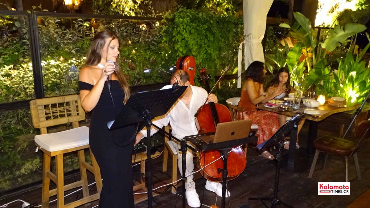 Poseidon Ocean View: Το ARCO Live μάγεψε το κοινό σε μια βραδιά γεμάτη μουσική και καλοκαιρινή ατμόσφαιρα 33 Poseidon Ocean View: Το ARCO Live μάγεψε το κοινό σε μια βραδιά γεμάτη μουσική και καλοκαιρινή ατμόσφαιρα 22