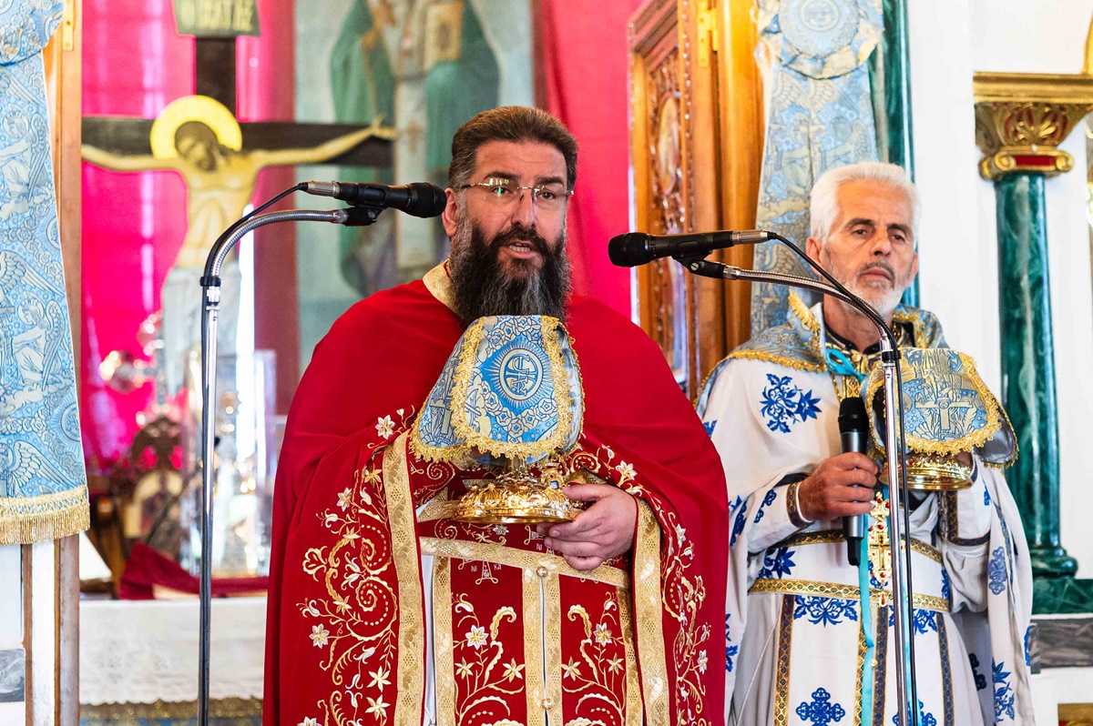 π. Φίλιππος : Ό Άγιος Παντελεήμων συνδύαζε τη γνώση με την προσευχή και την επιστήμη με την αγάπη.” 10
