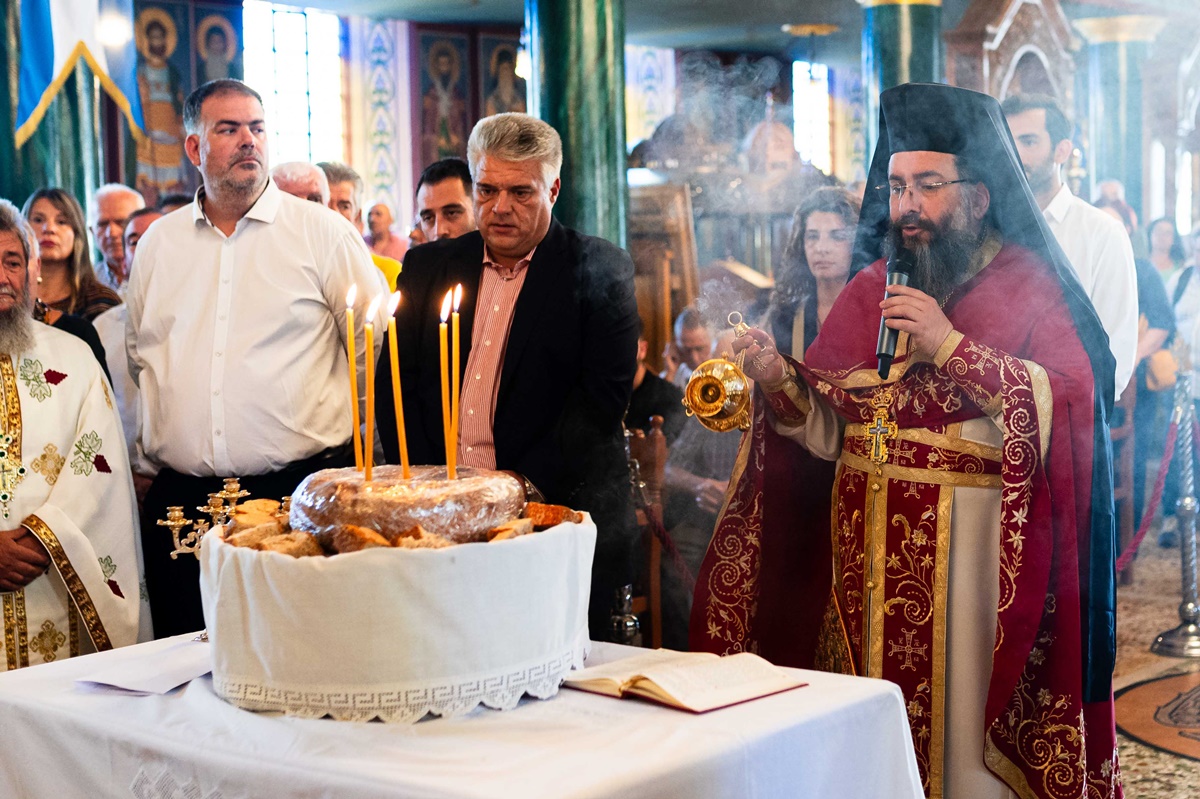 π. Φίλιππος : Ό Άγιος Παντελεήμων συνδύαζε τη γνώση με την προσευχή και την επιστήμη με την αγάπη.” 12