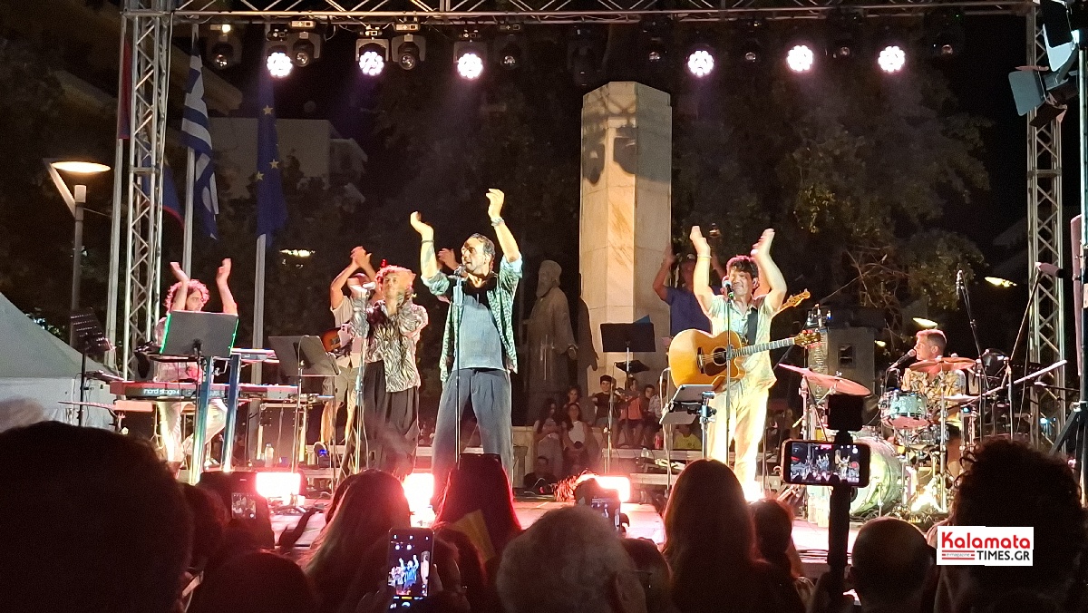 Πλημμύρισε από κόσμο η Καλαμάτα στη 12η Λευκή Νύχτα – Μεγάλη συναυλία με τον Πάνο Μουζουράκη 105 Πλημμύρισε από κόσμο η Καλαμάτα στη 12η Λευκή Νύχτα – Μεγάλη συναυλία με τον Πάνο Μουζουράκη 94
