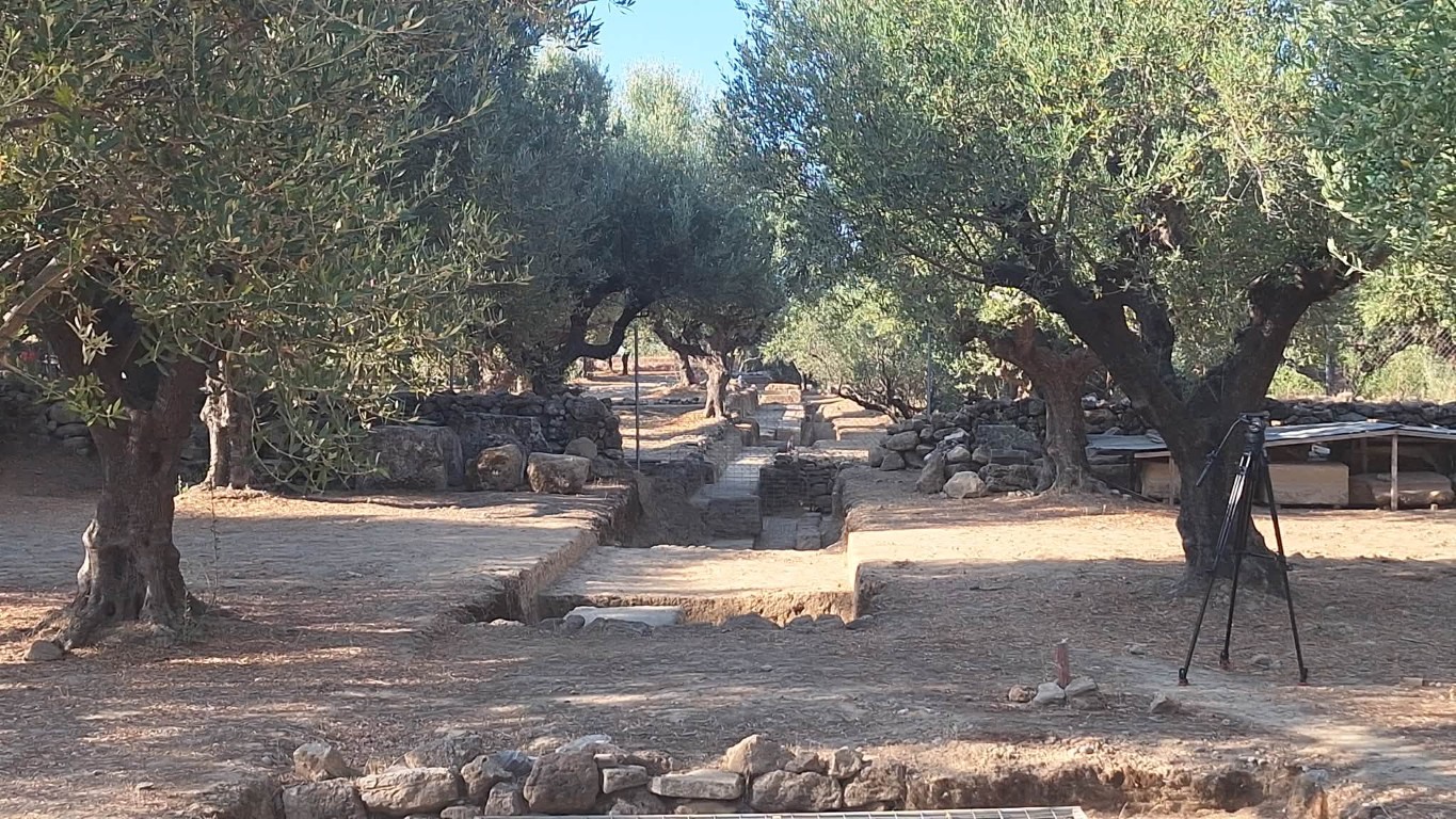 Επίσκεψη του Δημάρχου Καλαμάτας στην Αρχαία Θουρία - Νέα ευρήματα και σημαντικές αποκαλύψεις από τις αρχαιολογικές ανασκαφές 22 Επίσκεψη του Δημάρχου Καλαμάτας στην Αρχαία Θουρία - Νέα ευρήματα και σημαντικές αποκαλύψεις από τις αρχαιολογικές ανασκαφές 11