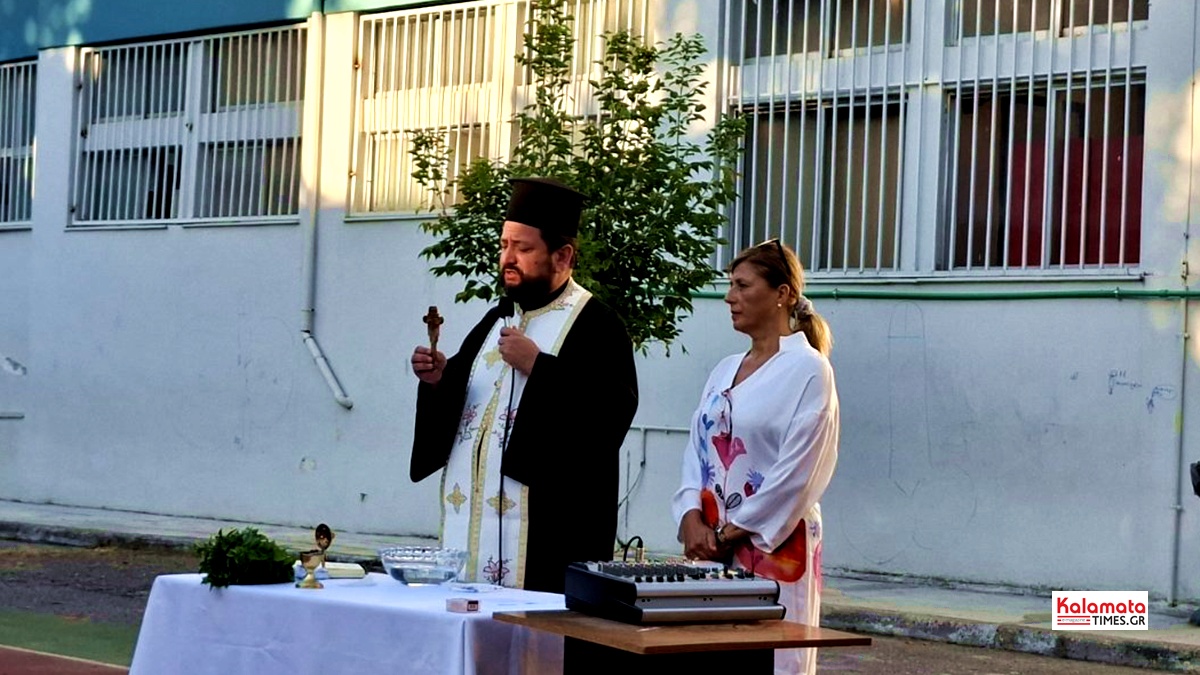 Πρώτο κουδούνι στα σχολεία – Αγιασμός, βιβλία και νέες γνωριμίες για τους μαθητές 13